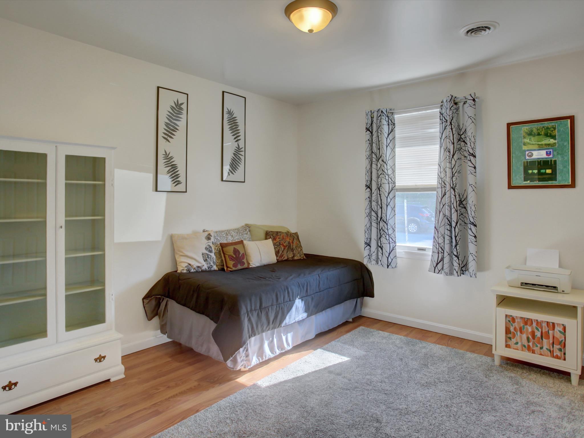 403 SUNNY DRIVE