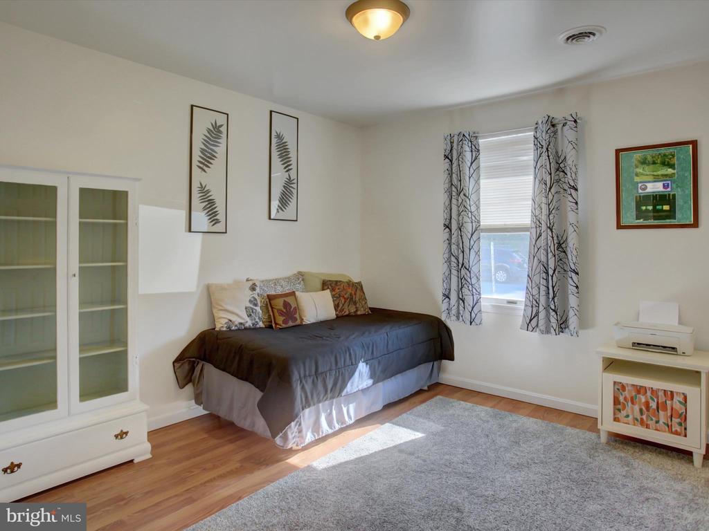 403 SUNNY DRIVE