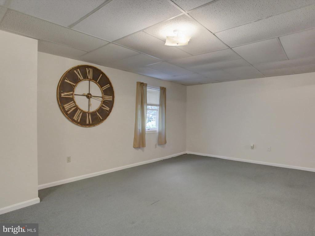 403 SUNNY DRIVE