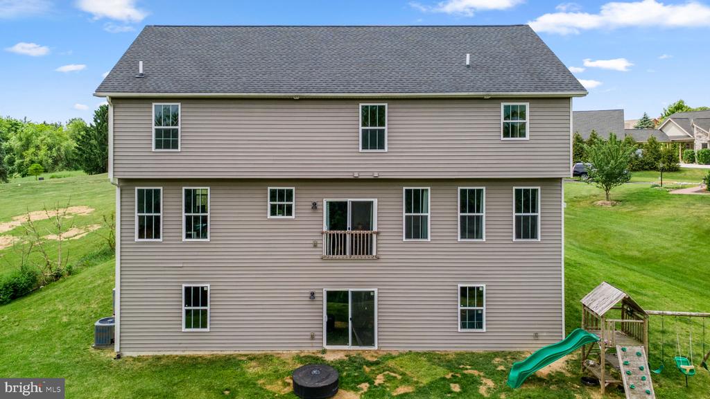 1584 BUNKER COURT