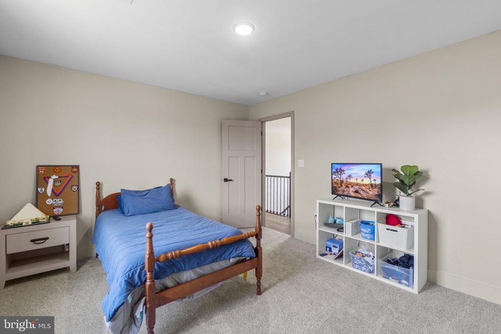 1584 BUNKER COURT