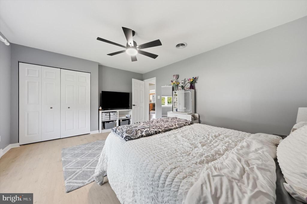 6870 CHARLESTOWN ROAD Unit: 5