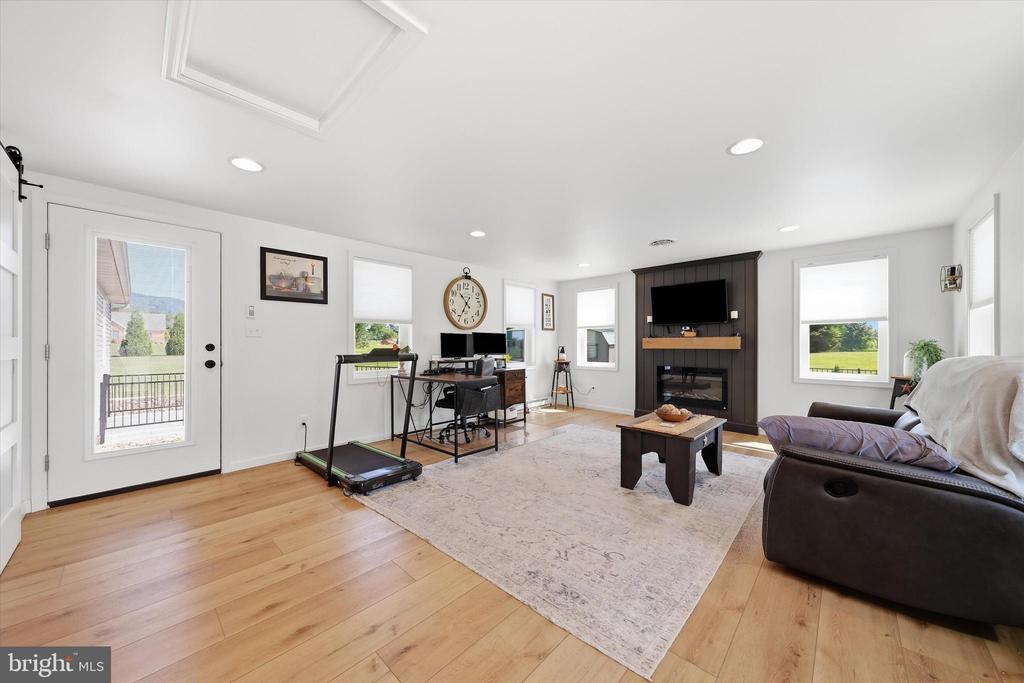 6870 CHARLESTOWN ROAD Unit: 5