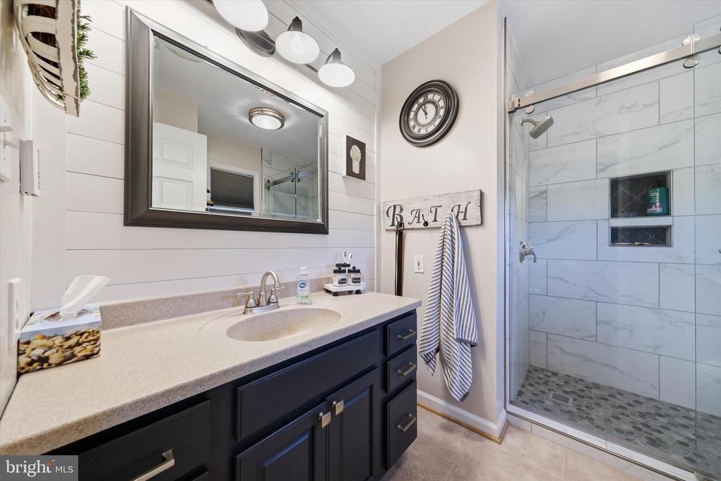 6870 CHARLESTOWN ROAD Unit: 5