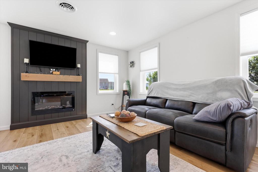 6870 CHARLESTOWN ROAD Unit: 5