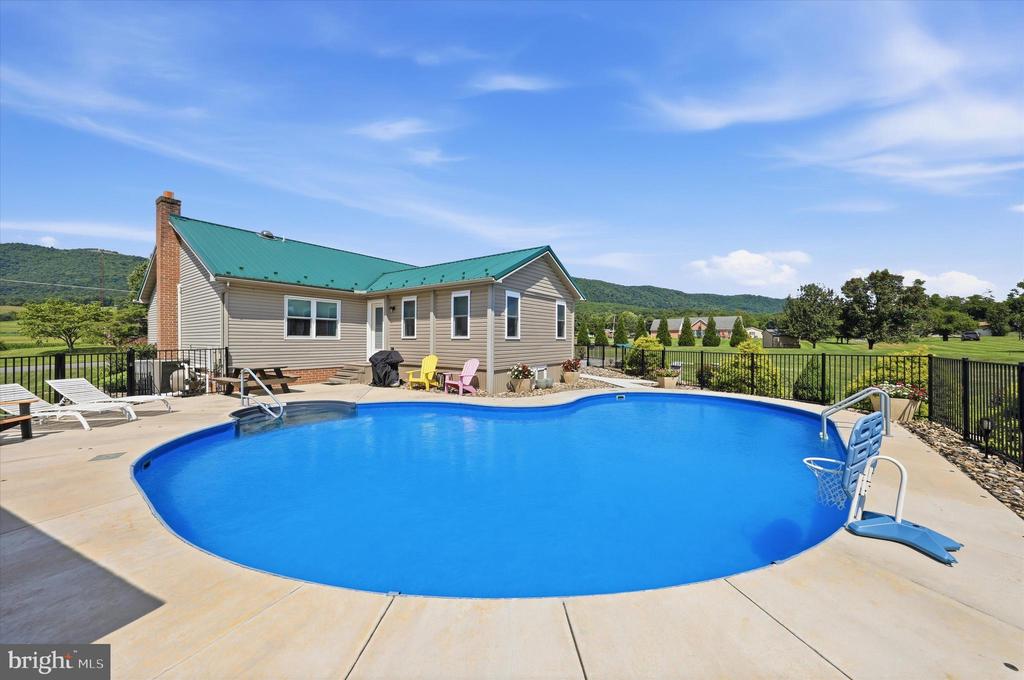 6870 CHARLESTOWN ROAD Unit: 5