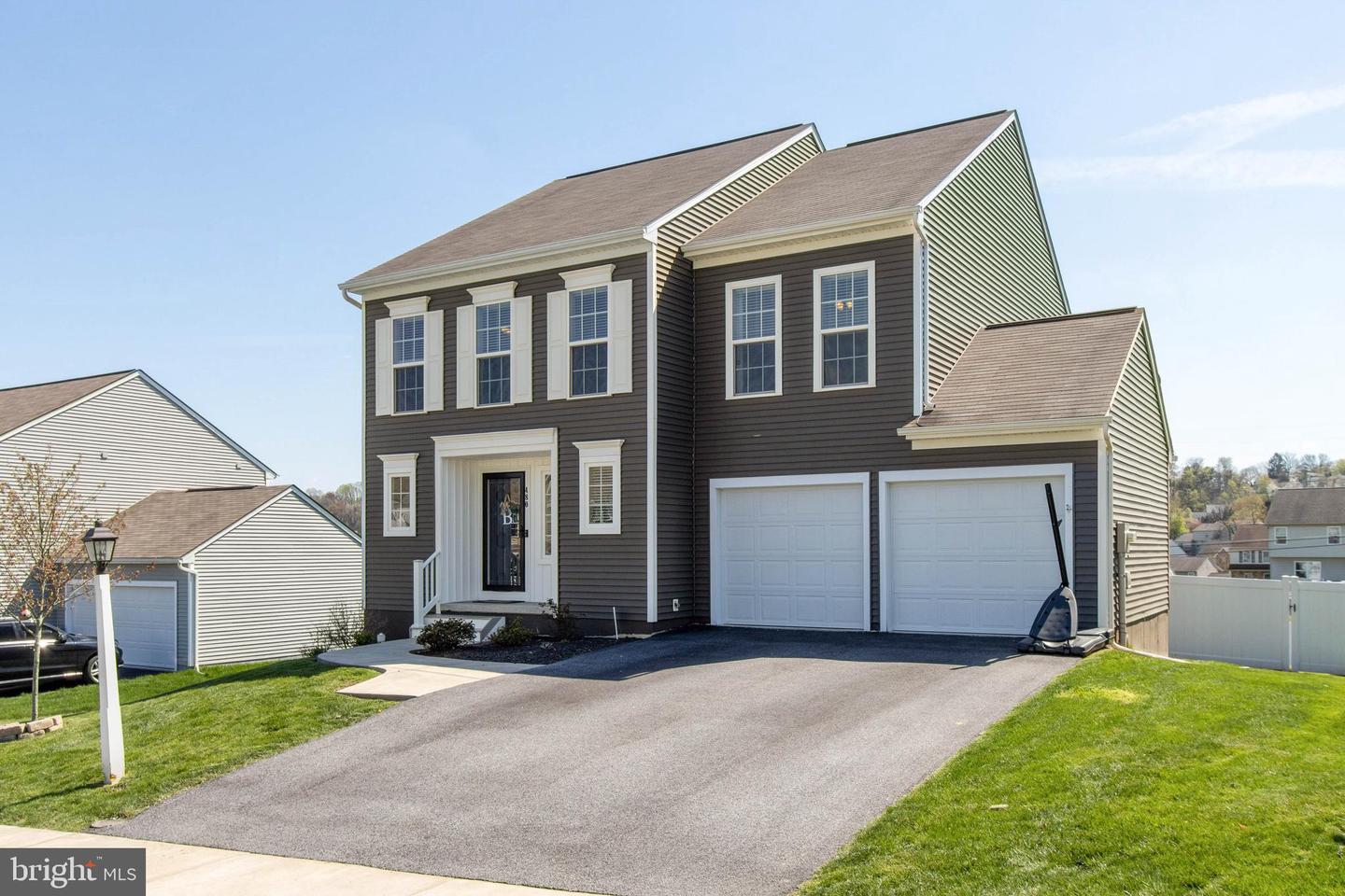 480 Lark DRIVE