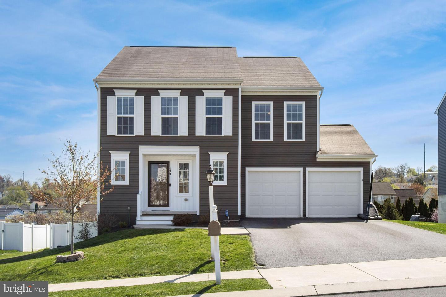 480 Lark DRIVE