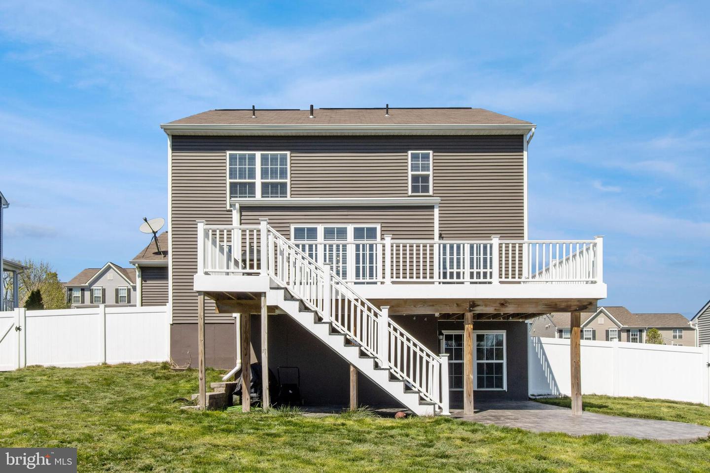 480 Lark DRIVE