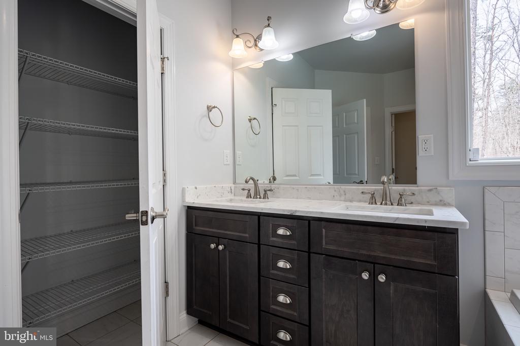 1490 Running Deer Dr