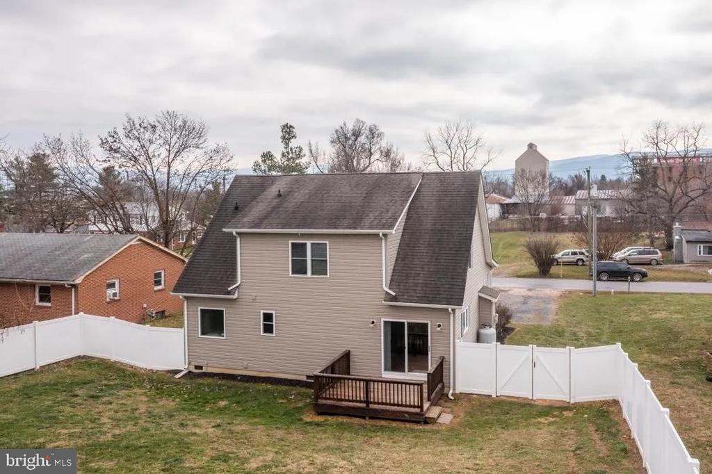 46 Wayne Ave