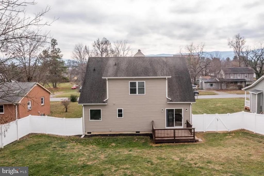 46 Wayne Ave