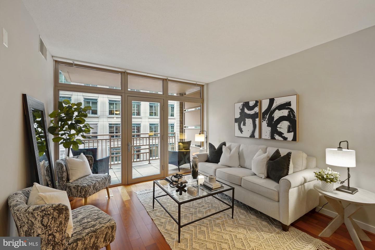 888 N Quincy STREET Unit: 1007