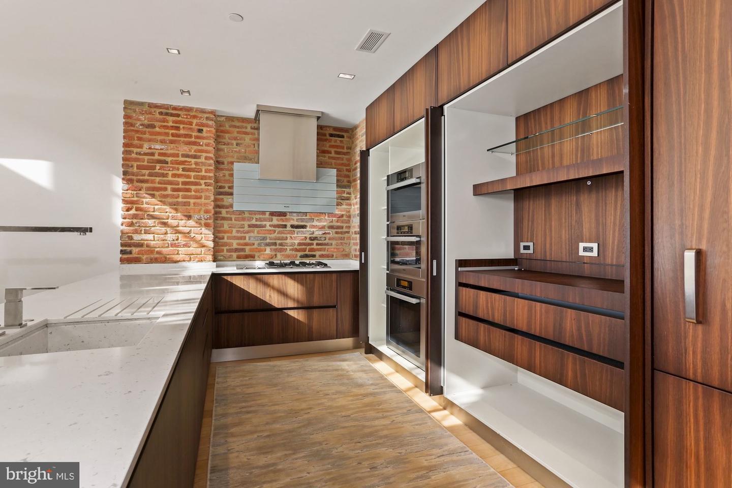 1615 N Queen STREET Unit: M606
