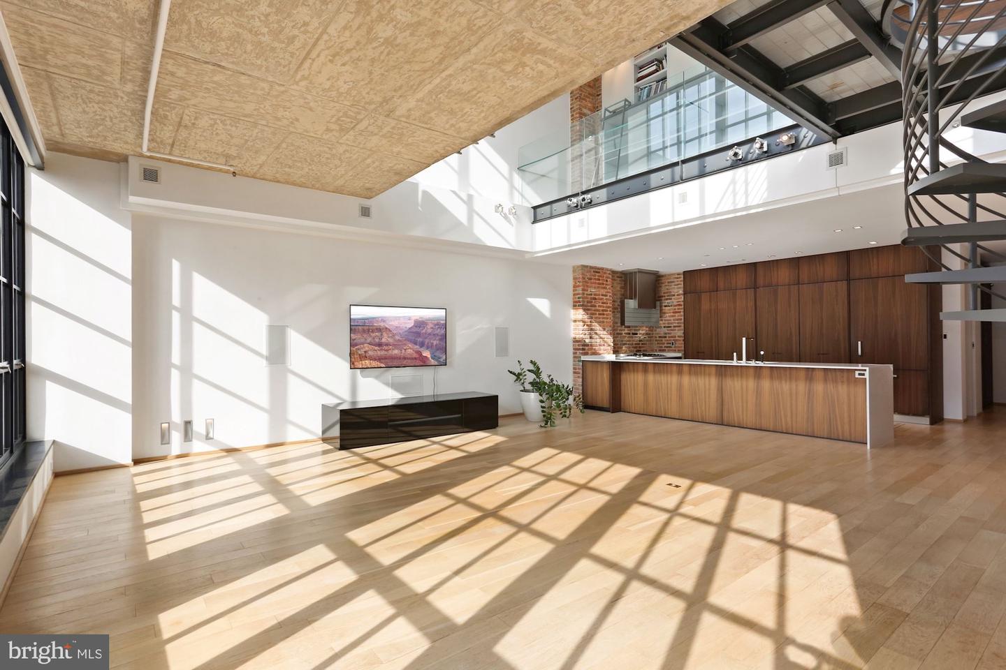 1615 N Queen STREET Unit: M606