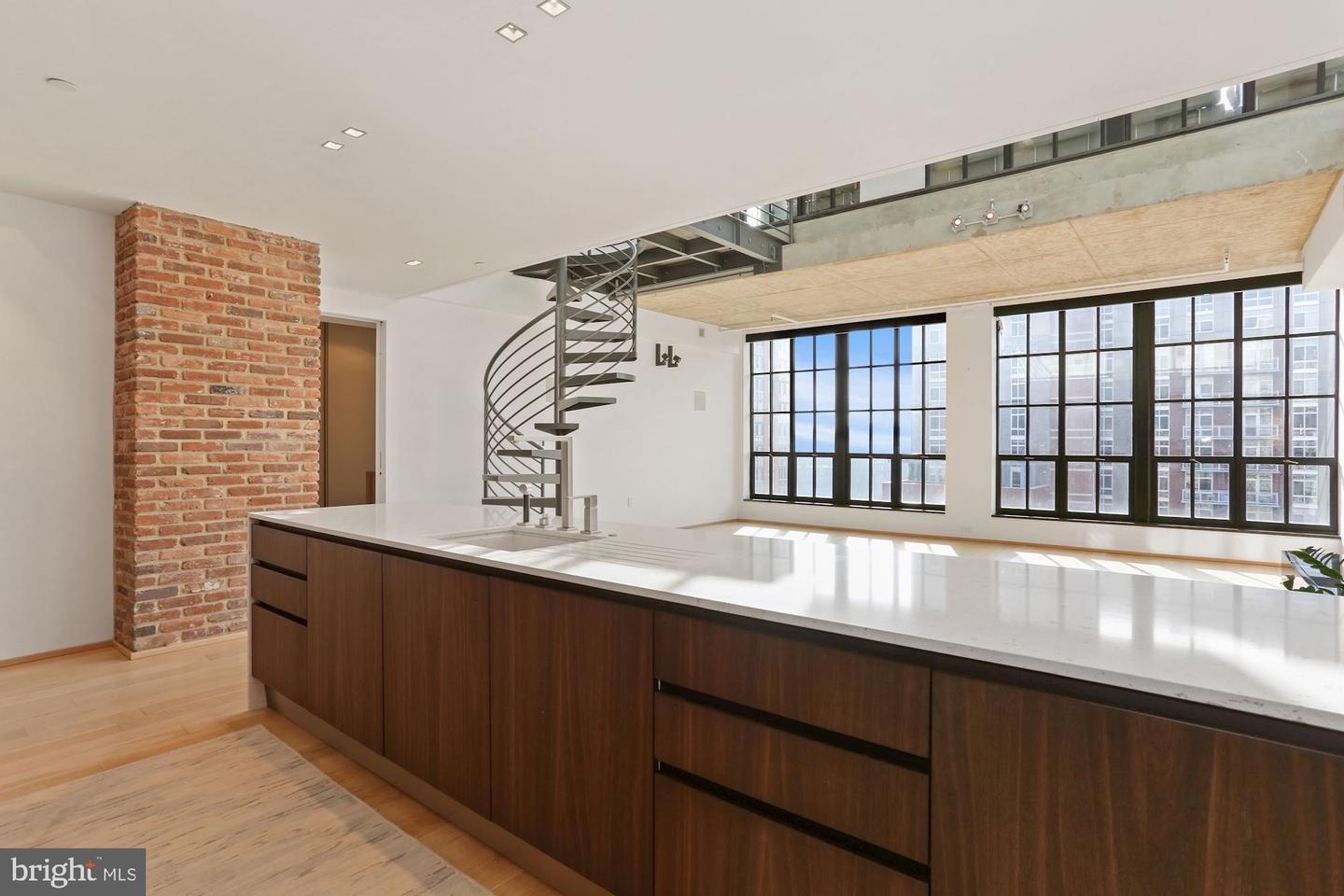 1615 N Queen STREET Unit: M606
