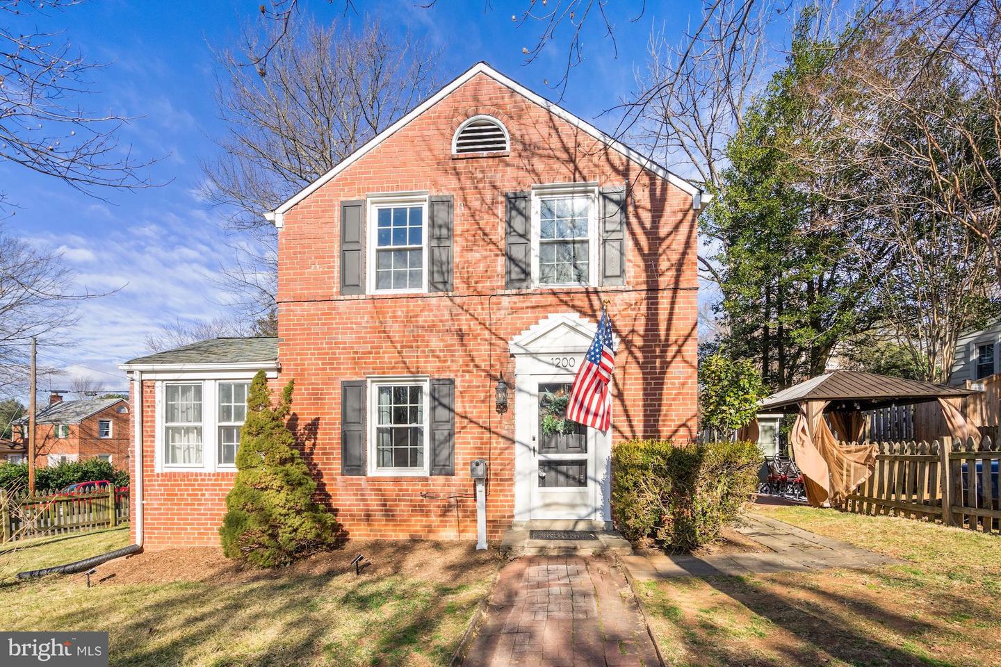 1200 N Livingston STREET