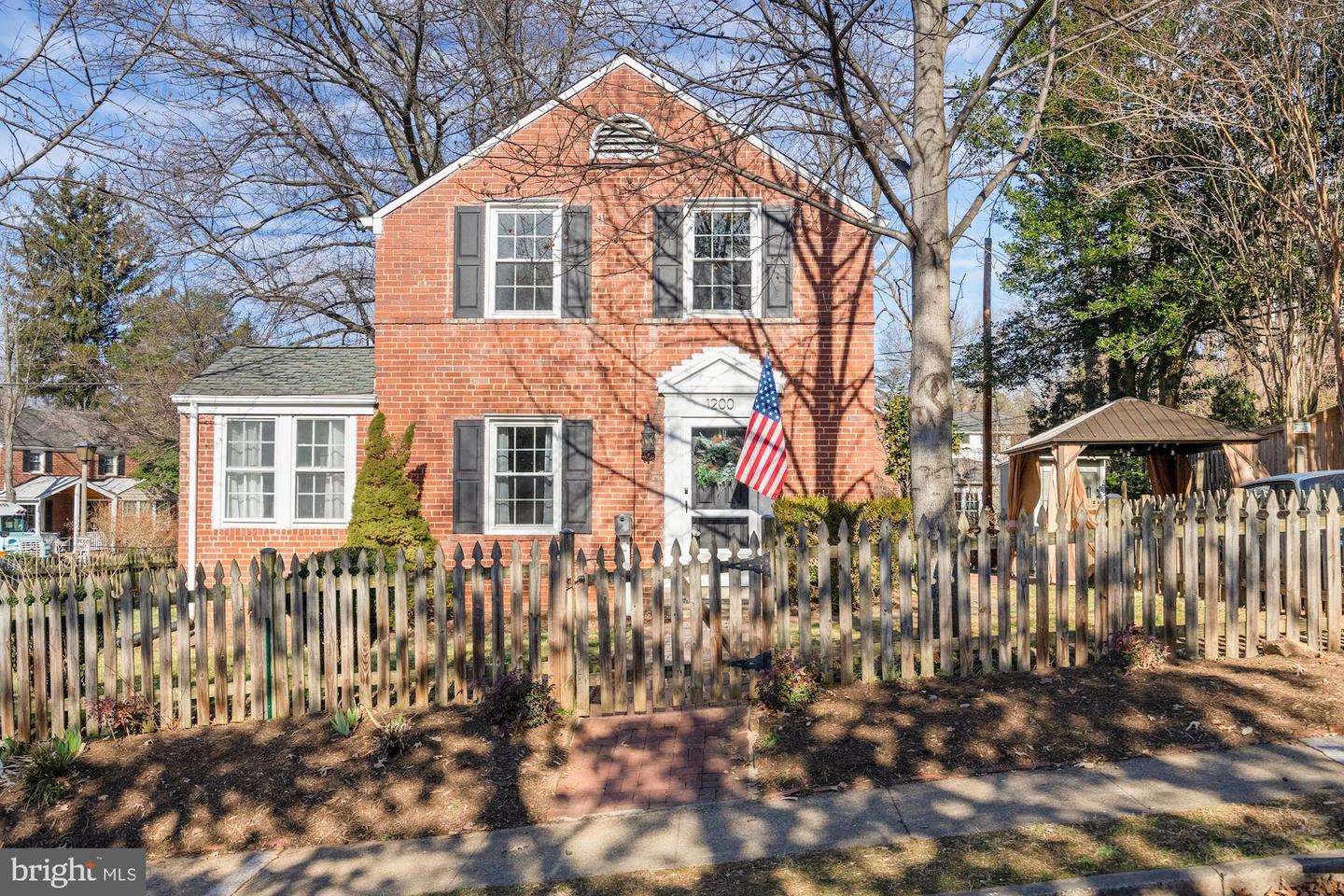 1200 N Livingston STREET