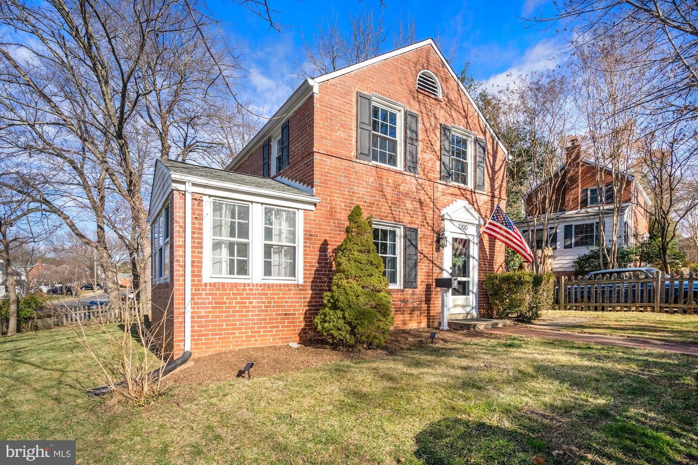 1200 N Livingston STREET