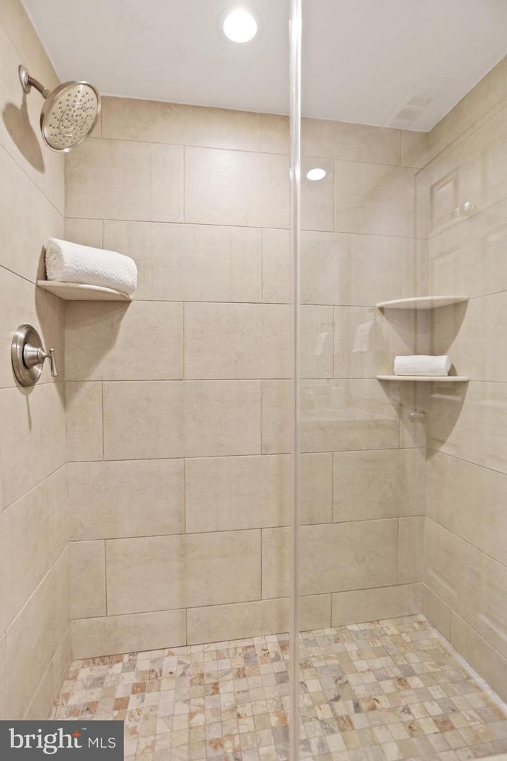 2400 Clarendon BOULEVARD Unit: 412