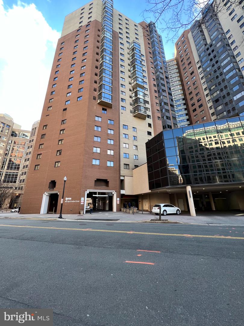 900 N Stafford STREET Unit: 1506