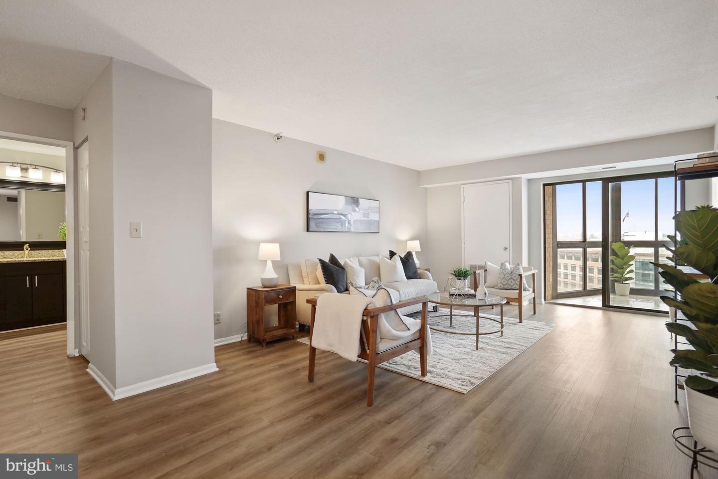 900 N Stafford STREET Unit: 1215