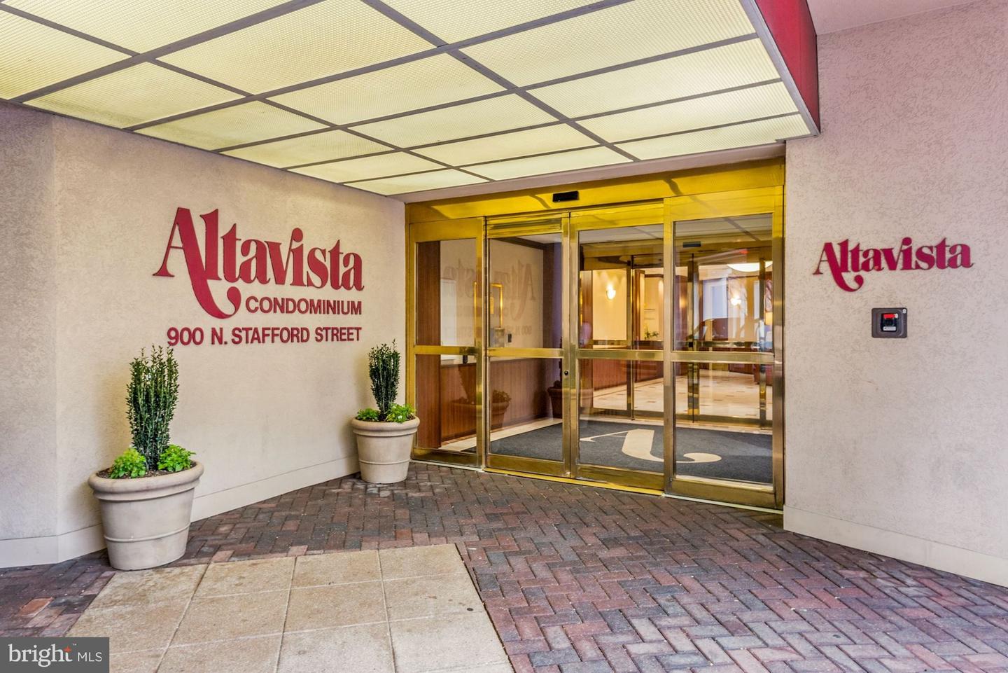 900 N Stafford STREET Unit: 1215