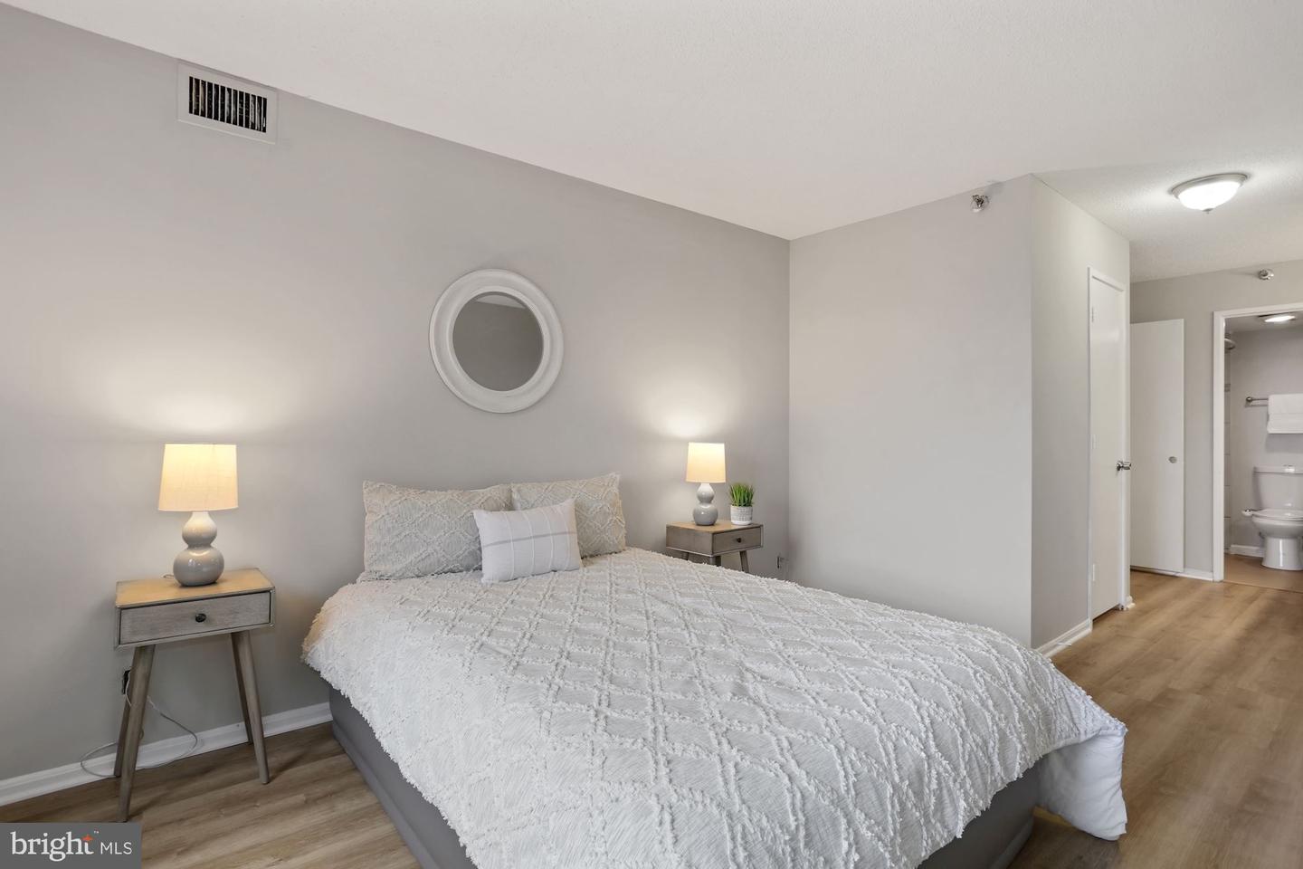 900 N Stafford STREET Unit: 1215