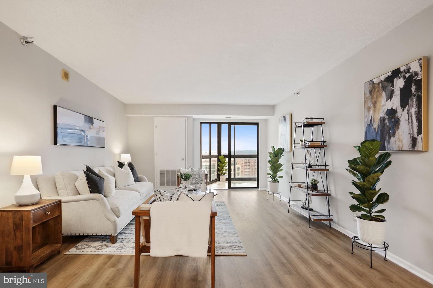 900 N Stafford STREET Unit: 1215