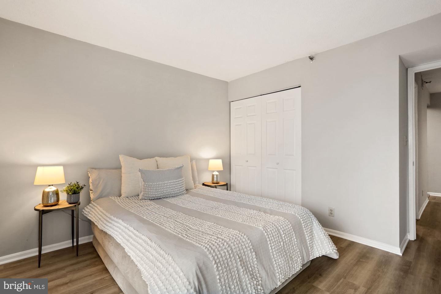 900 N Stafford STREET Unit: 1215