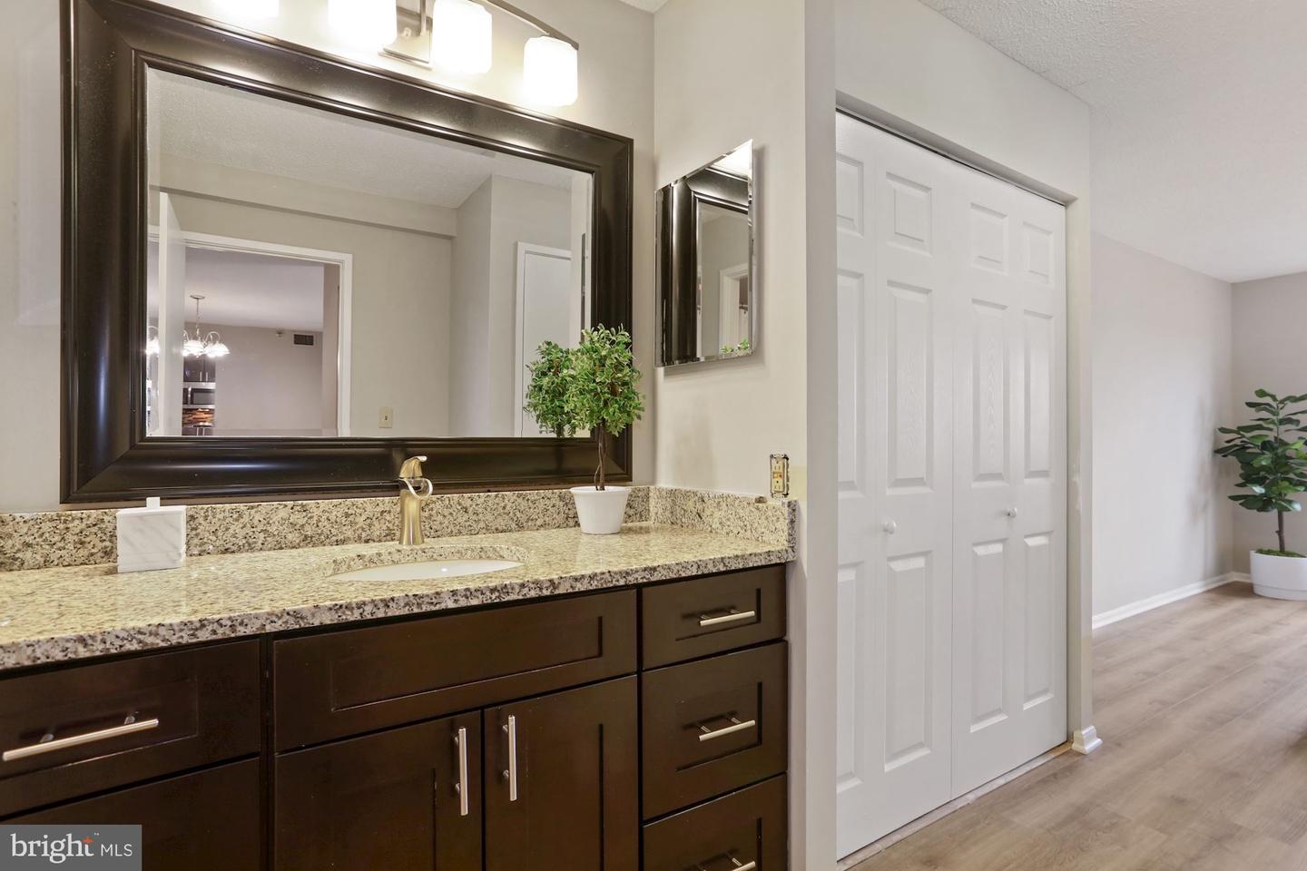 900 N Stafford STREET Unit: 1215