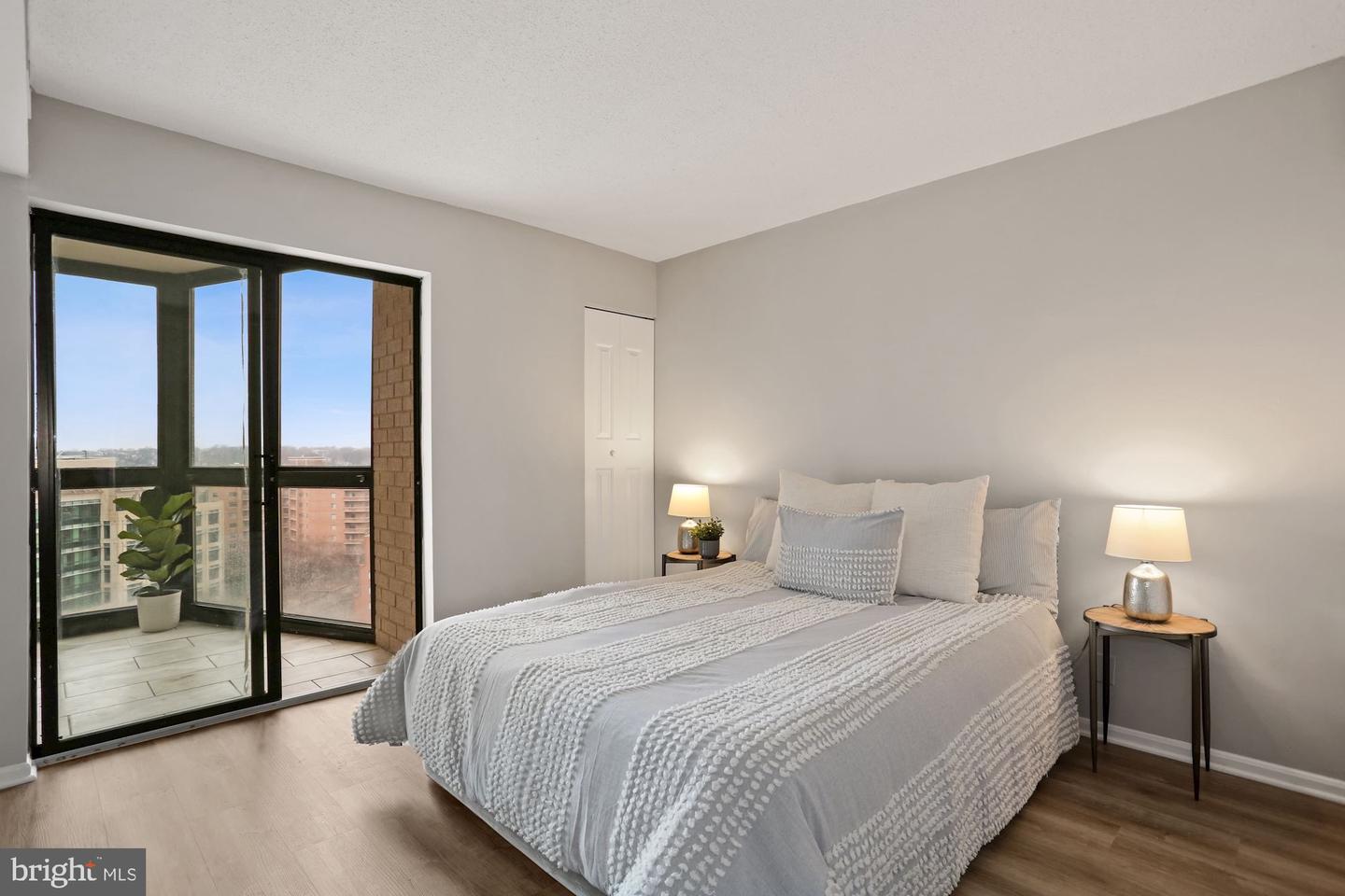 900 N Stafford STREET Unit: 1215