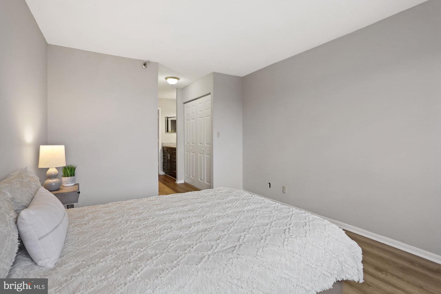 900 N Stafford STREET Unit: 1215