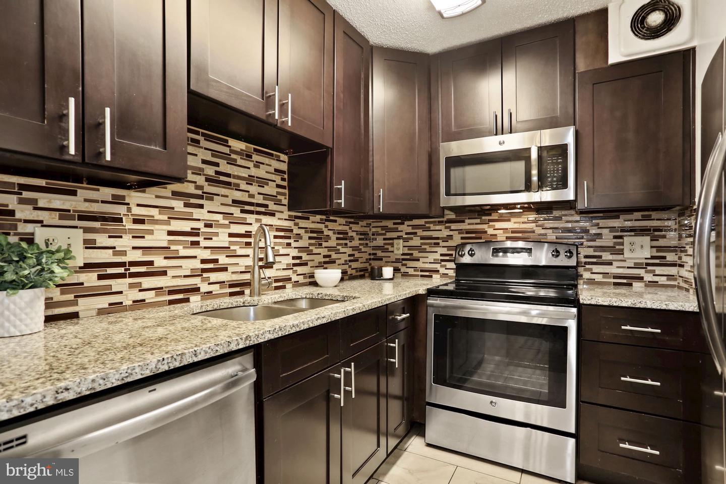 900 N Stafford STREET Unit: 1215