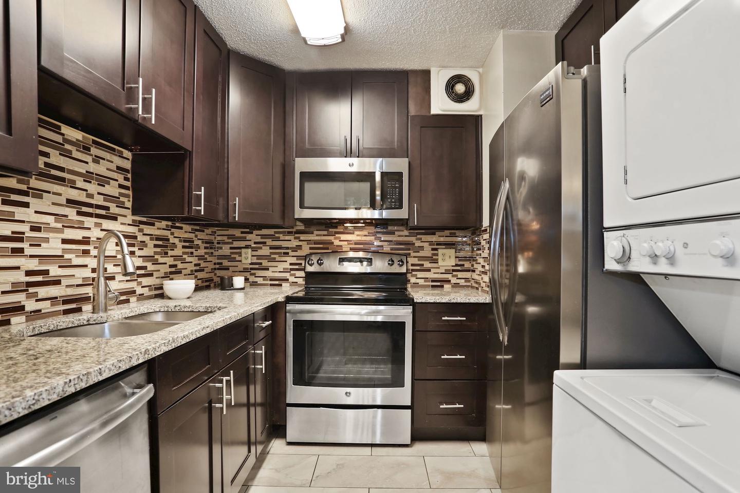 900 N Stafford STREET Unit: 1215