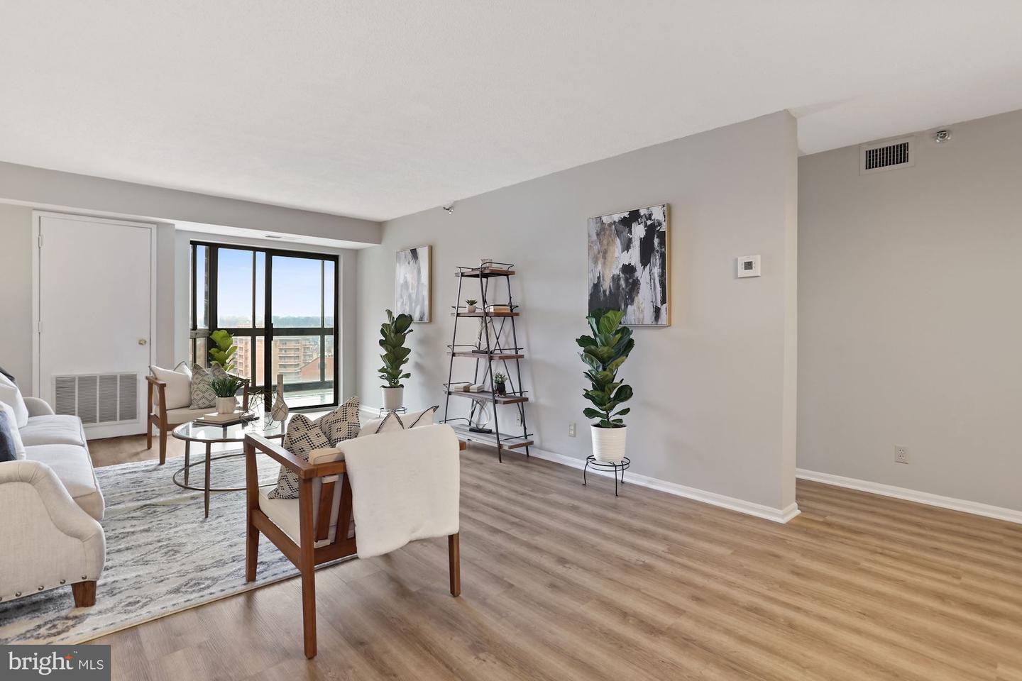 900 N Stafford STREET Unit: 1215