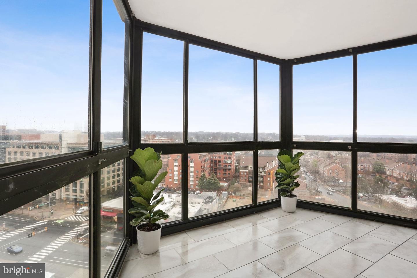 900 N Stafford STREET Unit: 1215