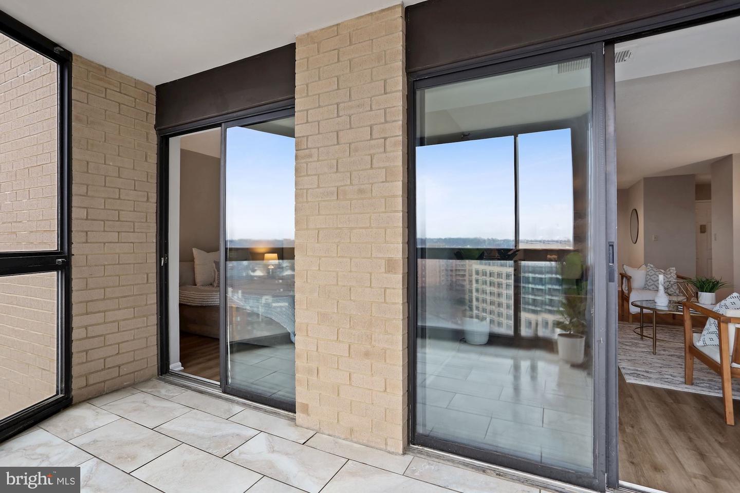 900 N Stafford STREET Unit: 1215