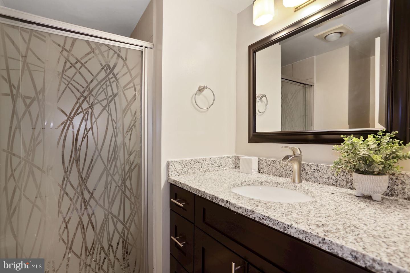 900 N Stafford STREET Unit: 1215