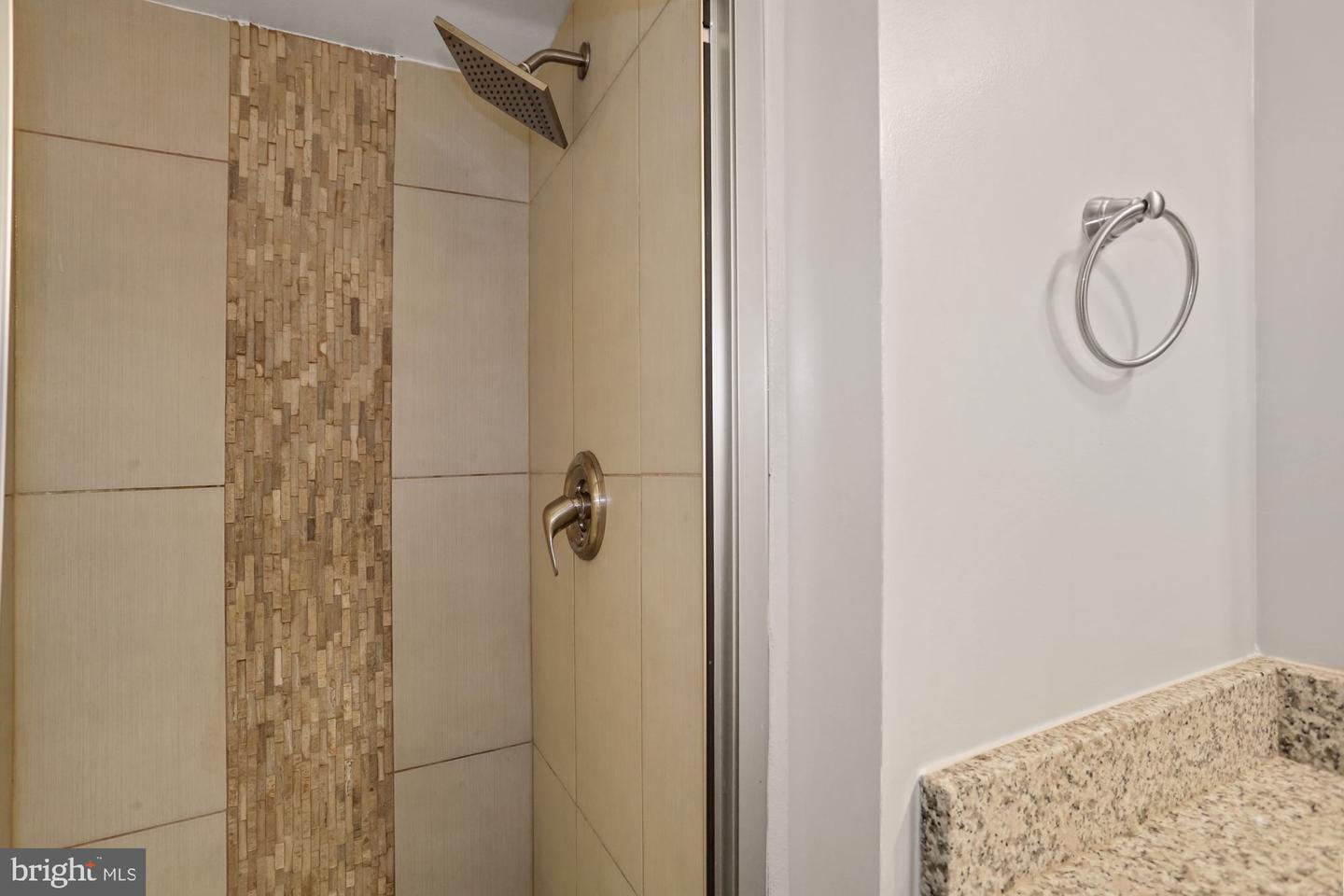 900 N Stafford STREET Unit: 1215