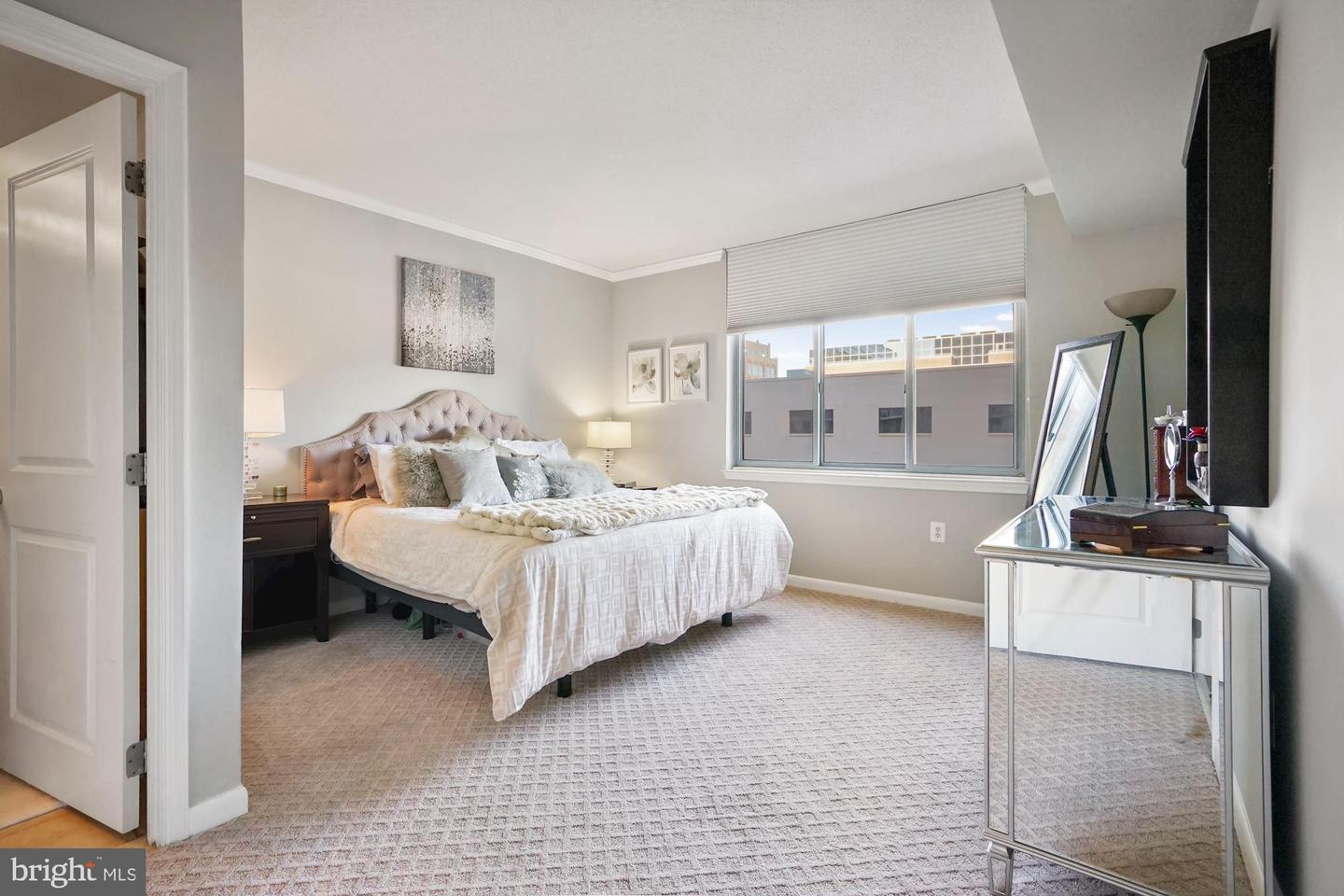 851 N Glebe ROAD Unit: 511