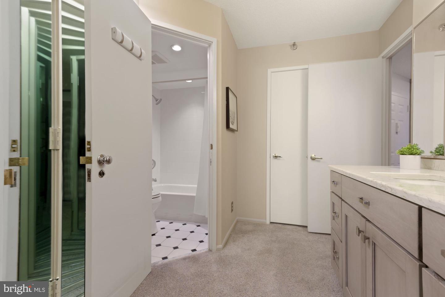 900 N Stafford STREET Unit: 1509