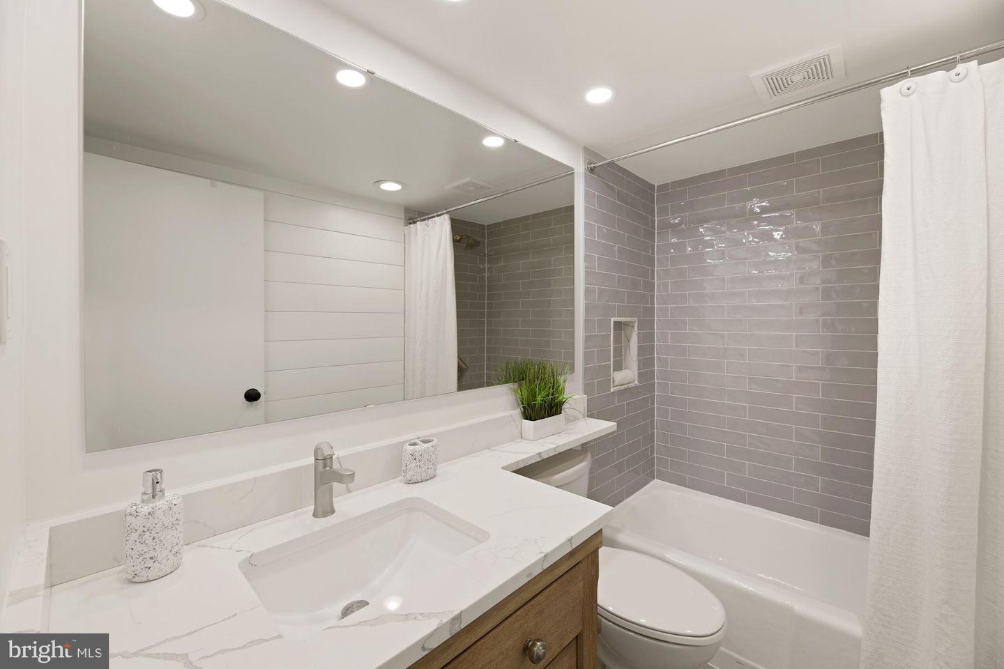 3800 Fairfax DRIVE Unit: 311