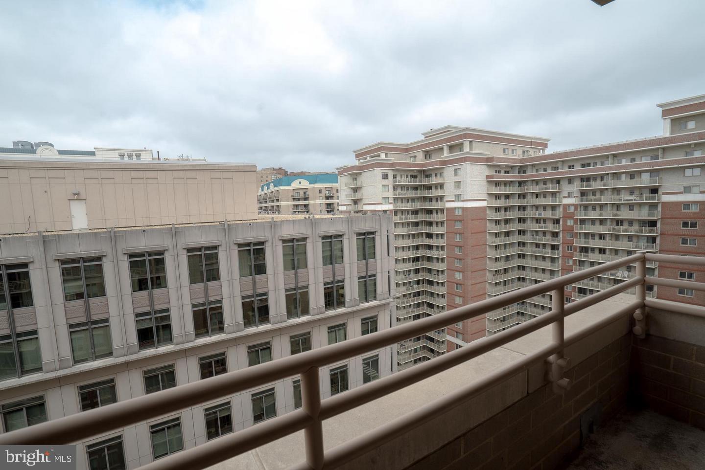 888 N Quincy STREET Unit: 1705