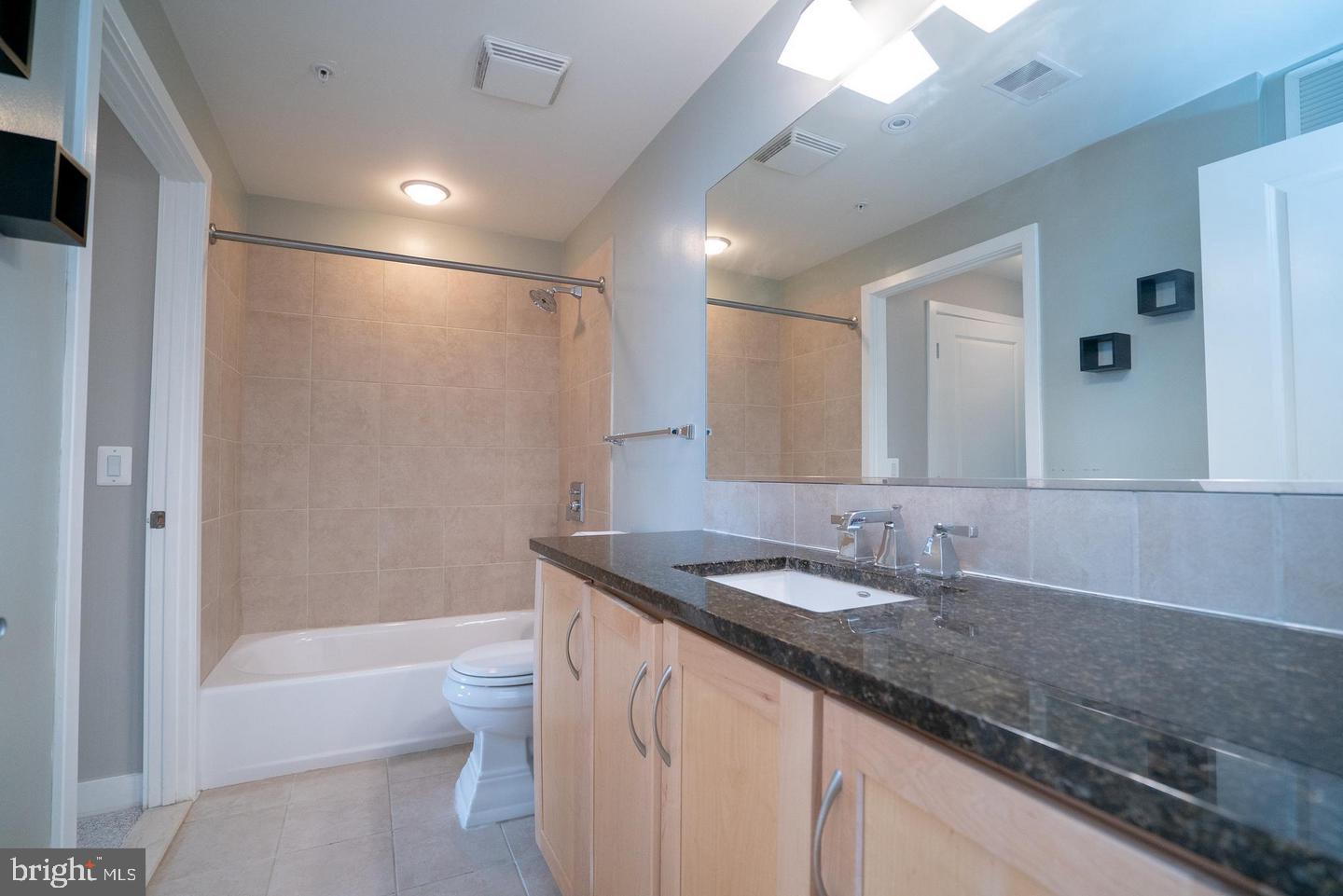 888 N Quincy STREET Unit: 1705