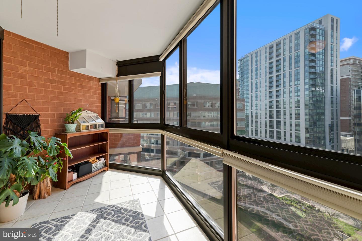 1001 N Randolph STREET Unit: 810