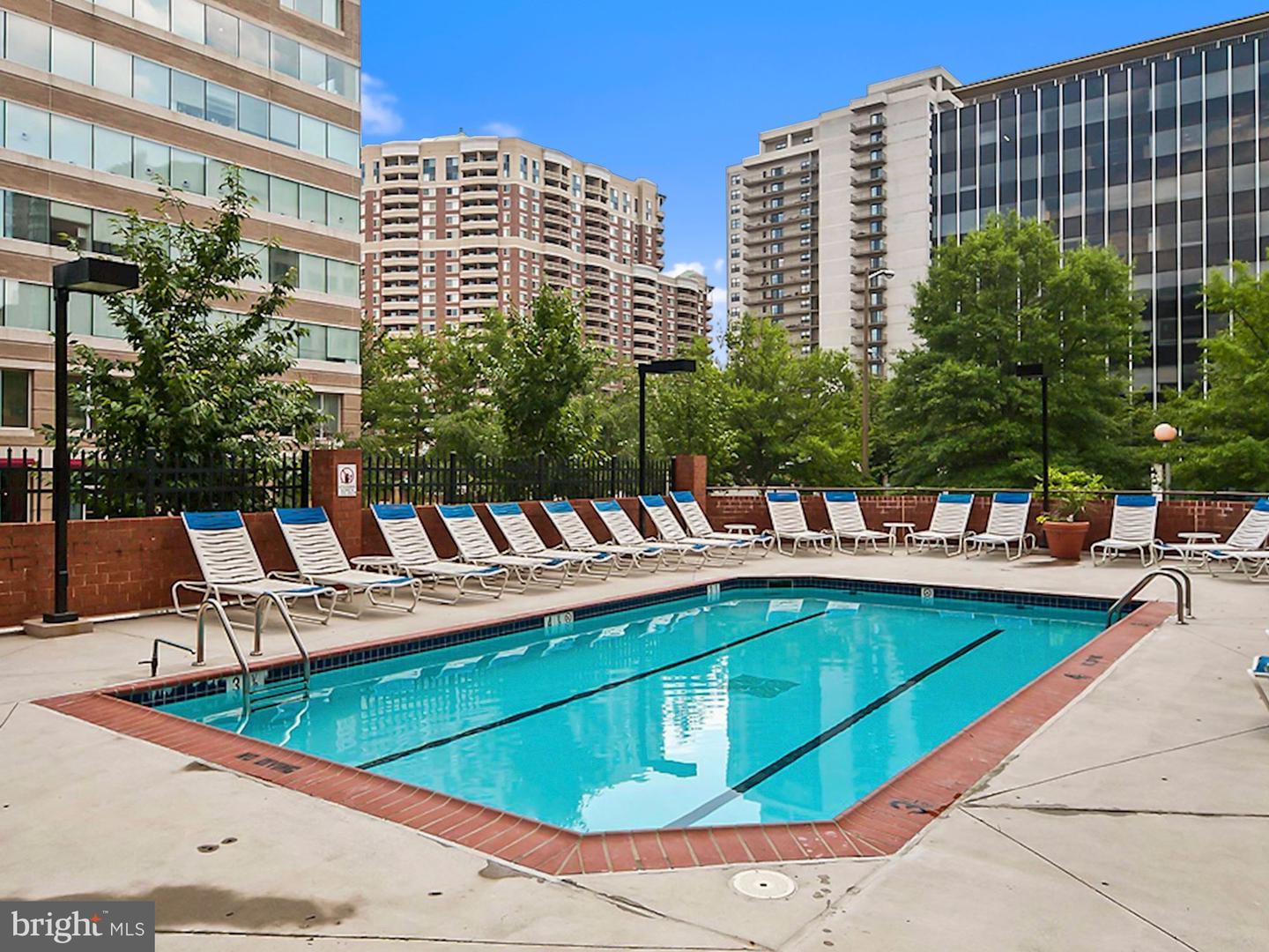1001 N Randolph STREET Unit: 810
