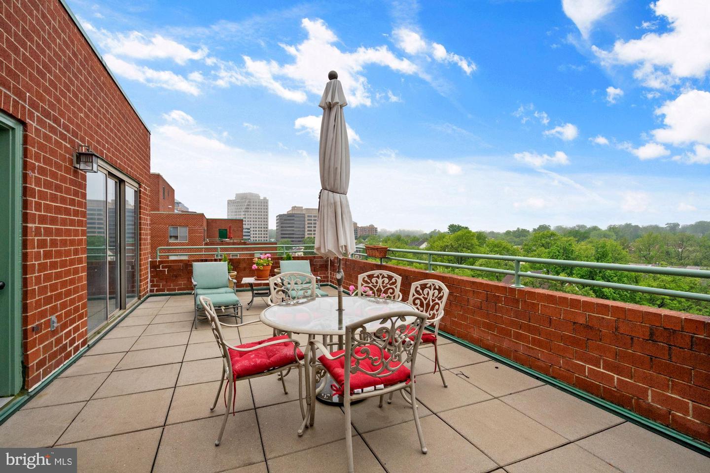 1050 N Taylor STREET Unit: 1-709