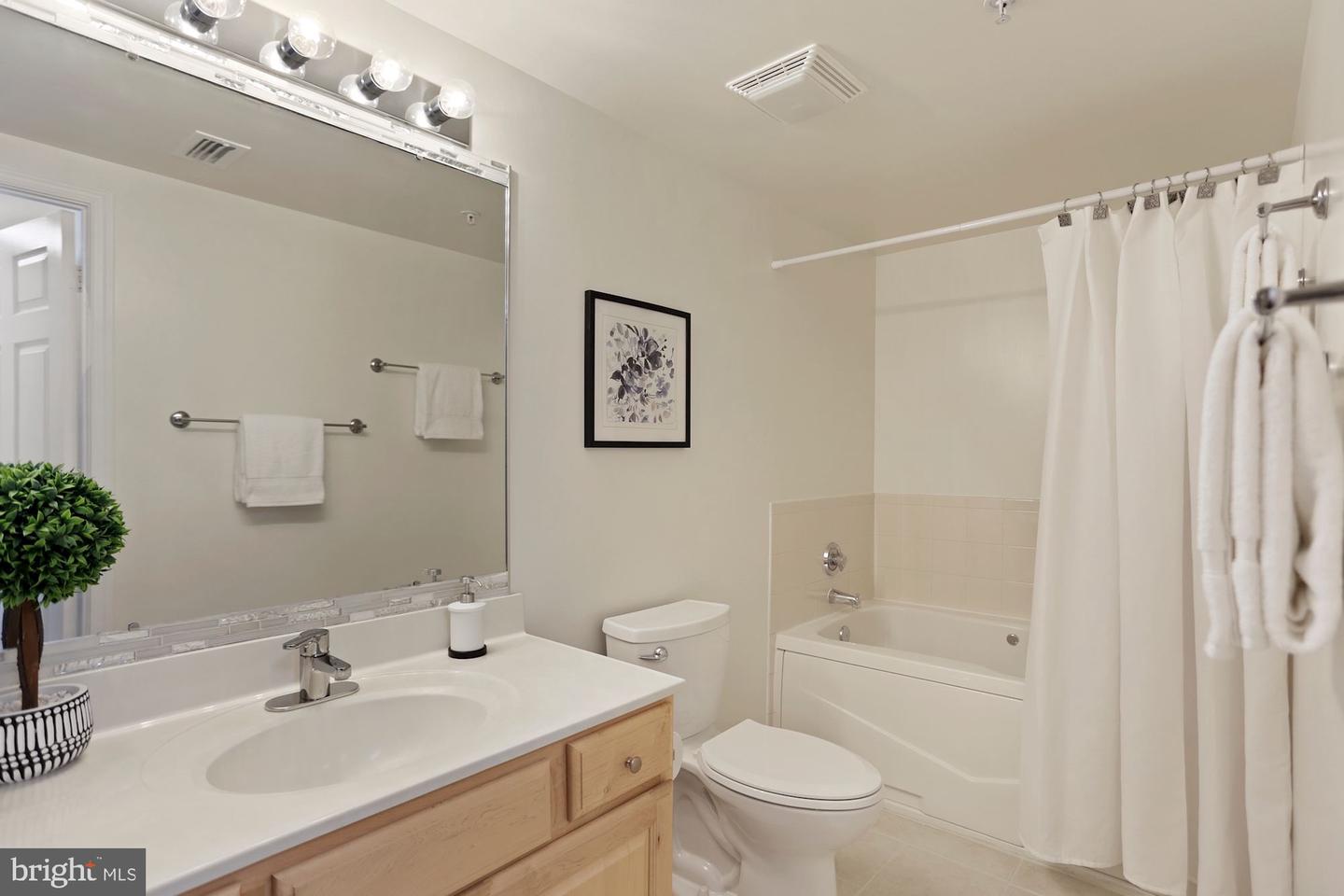 3830 9th STREET N Unit: 808W