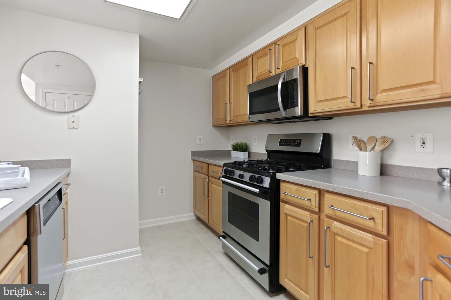 3830 9th STREET N Unit: 808W